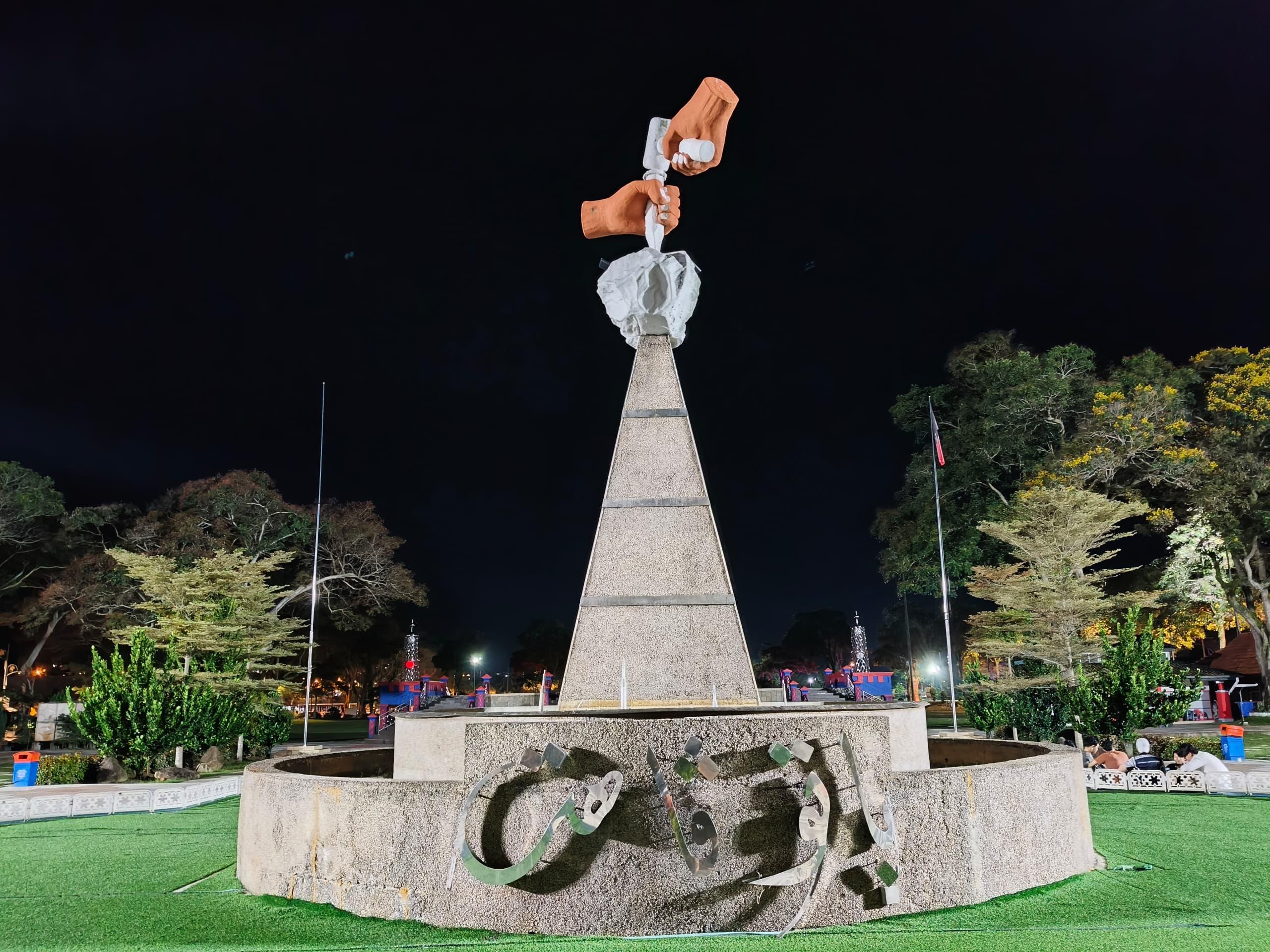 Tugu Batu Pahat dan Dataran Penggaram