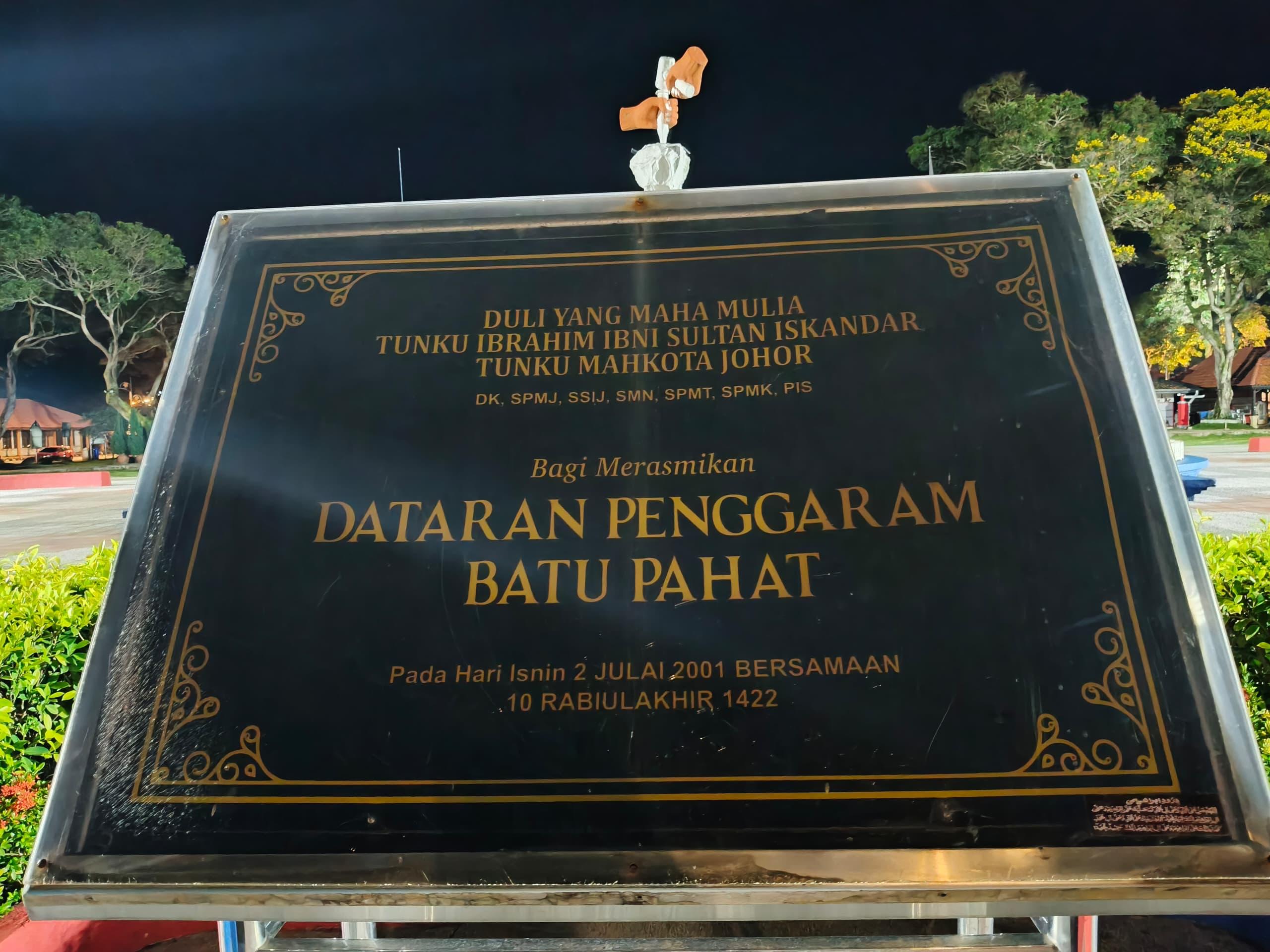 Tugu Batu Pahat dan Dataran Penggaram